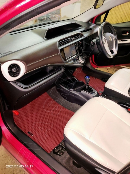 Toyota Aqua I правый руль рестайлинг I 2014 - 2021 коврики EVA Smart